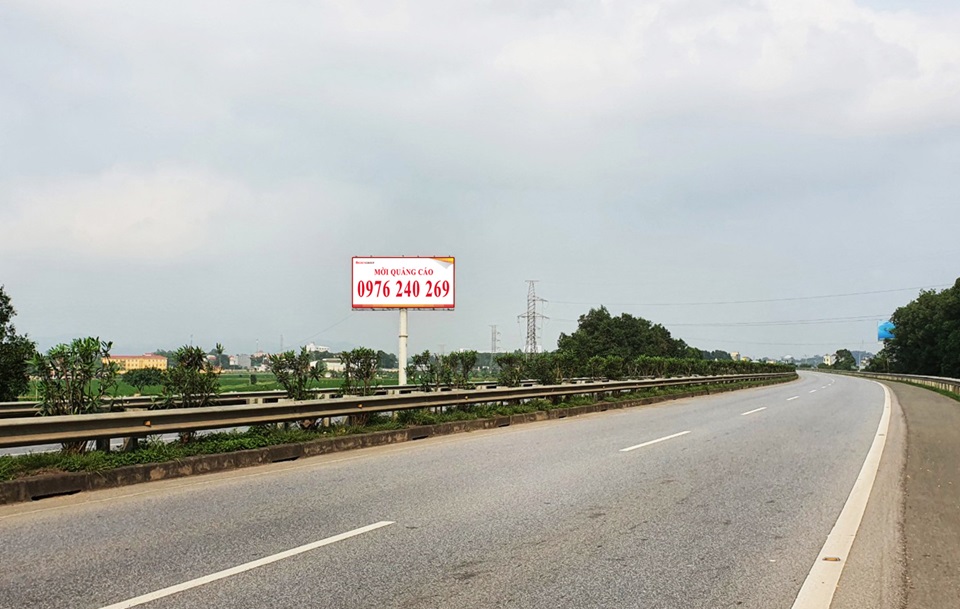 Billboard quảng cáo trên cao tốc Hà Nội - Lào Cai