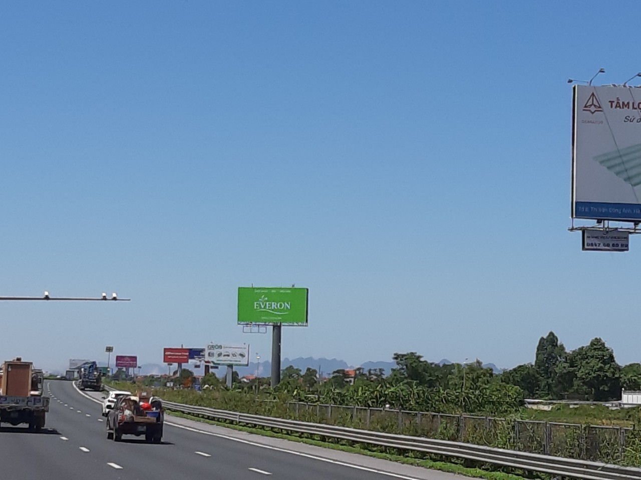 Quảng cáo Thương hiệu Everon trên cao tốc Pháp Vân - Cầu Giẽ