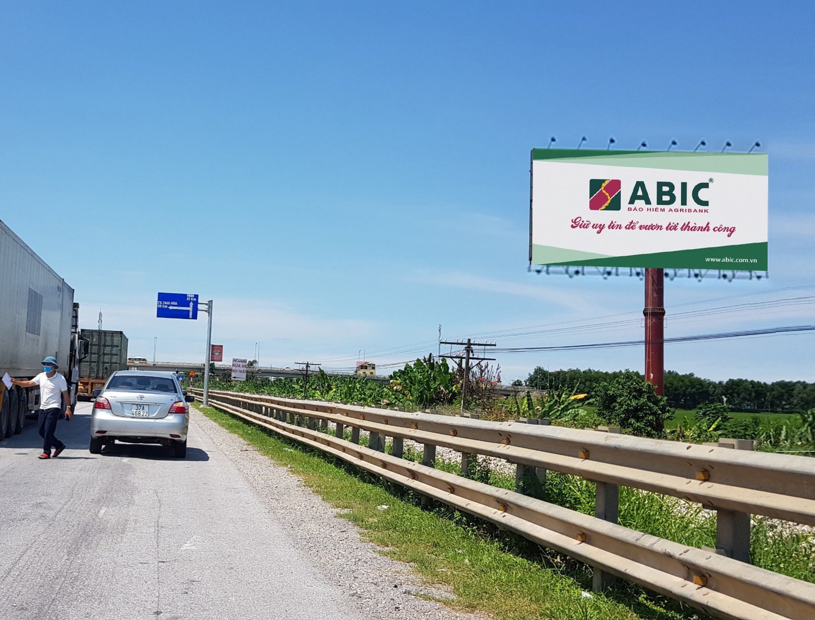 Billboard quảng cáo trên Quốc Lộ 1A, Diễn Châu, Nghệ An