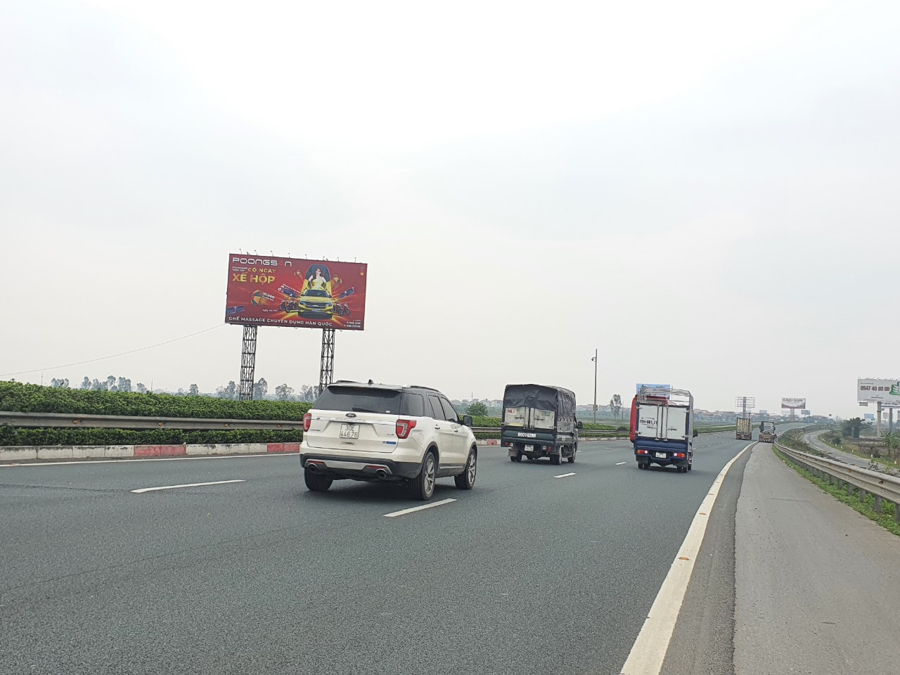 Billboard quảng cáo trên cao tốc Pháp Vân - Gầu Giẽ